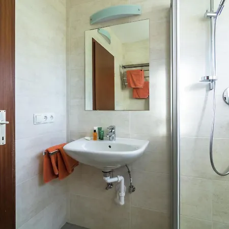Inviting Chalet In Near Centre Апартаменты Бухен