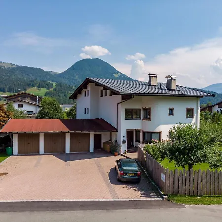 Апартаменты Inviting Chalet In Near Centre